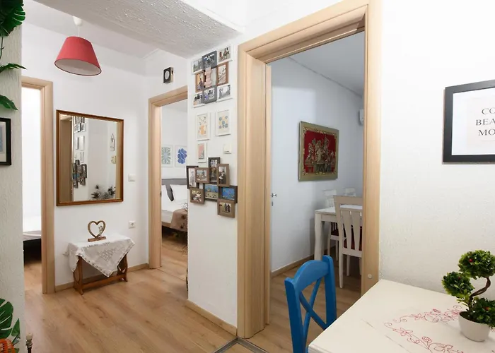 Adamou Family House 度假居